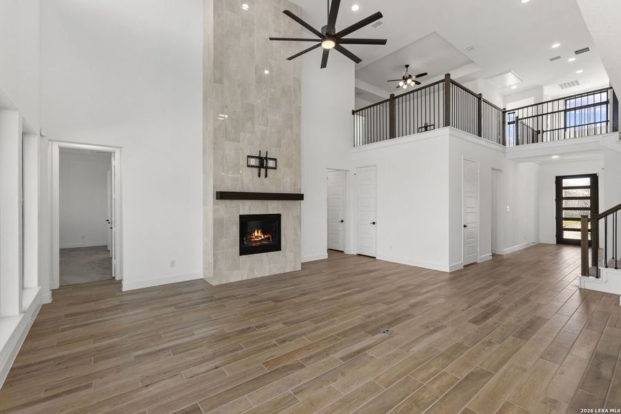 Spacious, unfurnished interior of a new home in Esperanza, Boerne (Image 54).