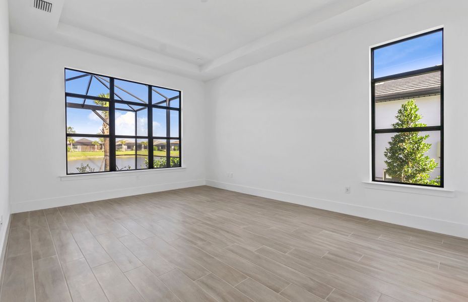 Spacious, unfurnished interior of a new home in Terreno, Naples (Image 13). Spacious, unfurnished interior of a new home in Terreno, Naples (Image 13).