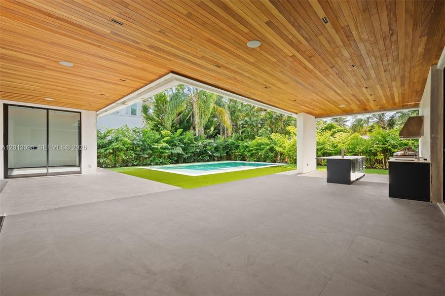 Exterior details and patio area of a home in , Miami (Image 26).