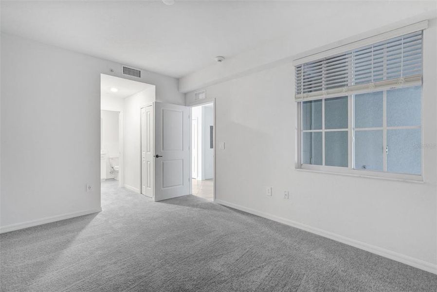 Spacious, unfurnished interior of a new home in Wellen Park Golf & Country Club, Venice (Image 23).