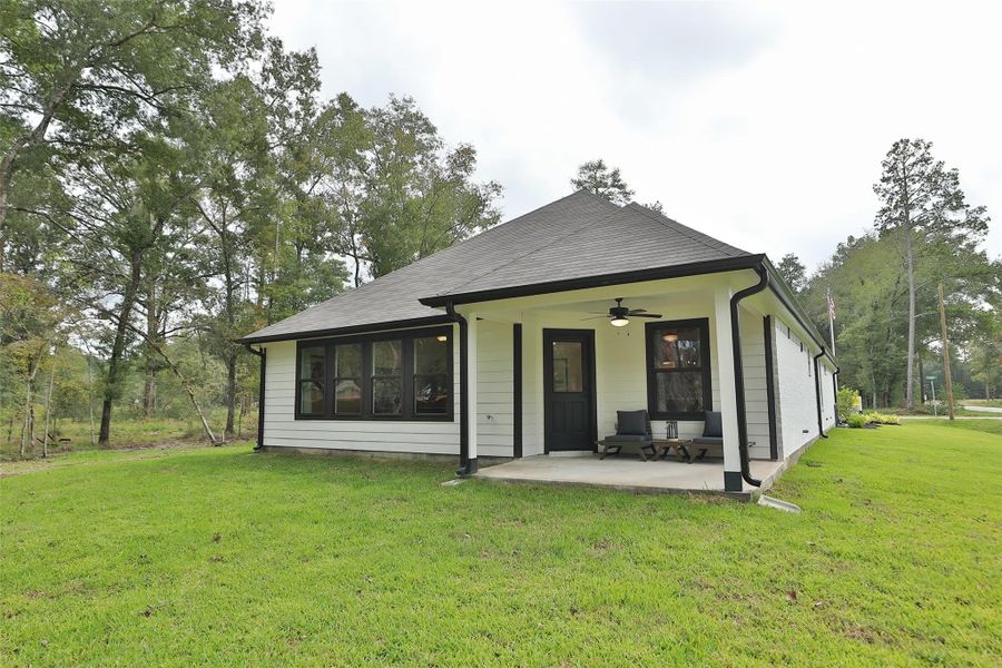 Exterior details and patio area of a home in Roman Forest, New Caney (Image 3).