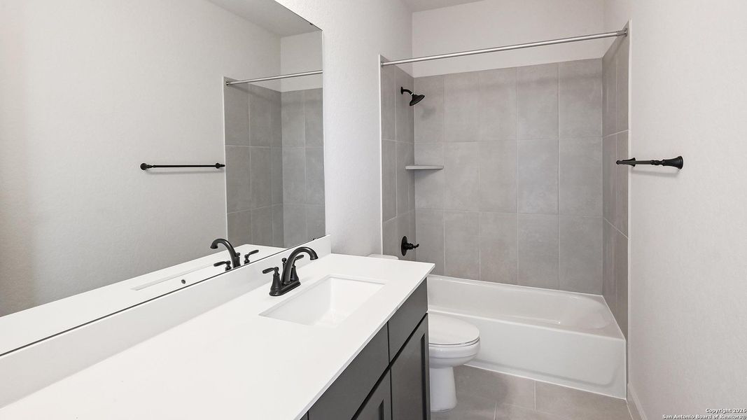 Furnished interior view inside a new home in Solms Landing 45', New Braunfels (Image 13).