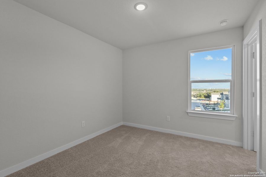 Spacious, unfurnished interior of a new home in Rosemont Hill, San Antonio (Image 12).