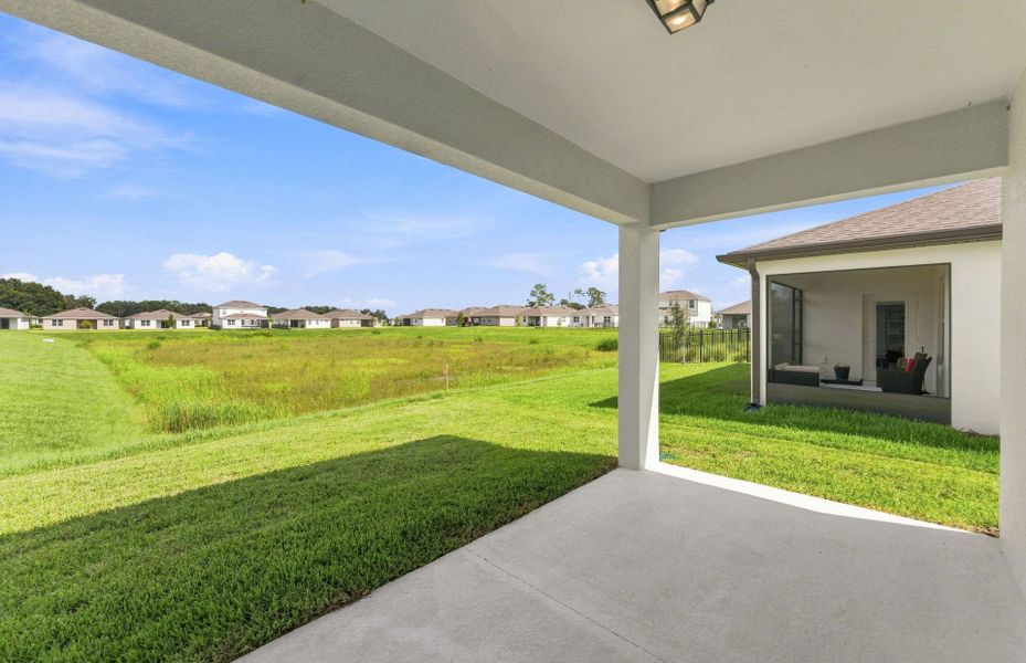 Exterior details and patio area of a home in Twisted Oaks, Wildwood (Image 4).