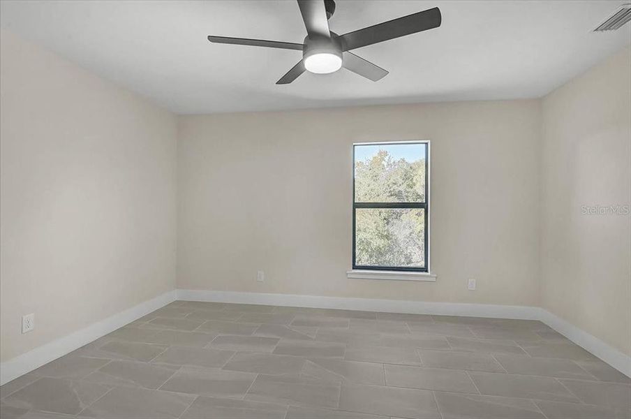 Spacious, unfurnished interior of a new home in , Rotonda West (Image 27).