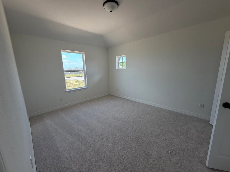 Spacious, unfurnished interior of a new home in Bergamo, Katy (Image 14).
