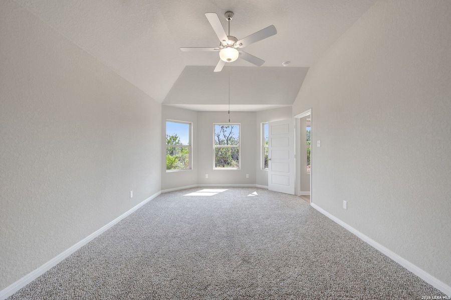 Spacious, unfurnished interior of a new home in Chaparral Ranch, Floresville (Image 19).
