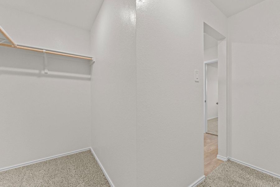Spacious, unfurnished interior of a new home in , Maxwell (Image 26).