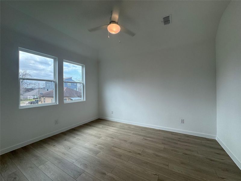 Spacious, unfurnished interior of a new home in , Houston (Image 4).