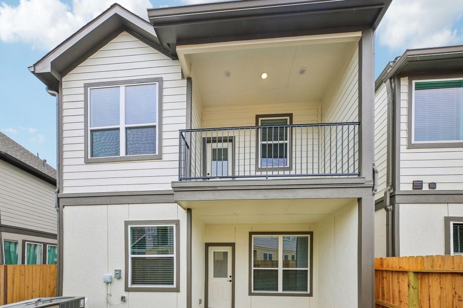 Exterior details and patio area of a home in Sienna 45', Missouri City (Image 23).