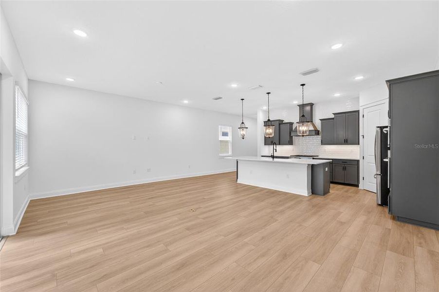 Spacious, unfurnished interior of a new home in , Winter Garden (Image 19).