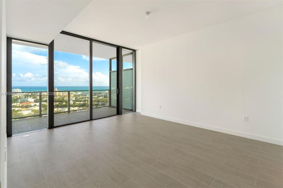 Spacious, unfurnished interior of a new home in Five Park, Miami Beach (Image 9).