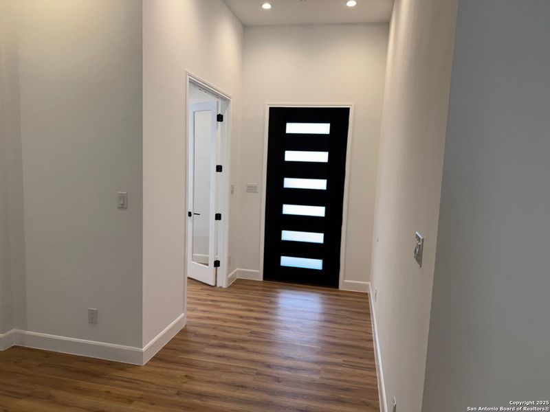 Spacious, unfurnished interior of a new home in , Selma (Image 7).