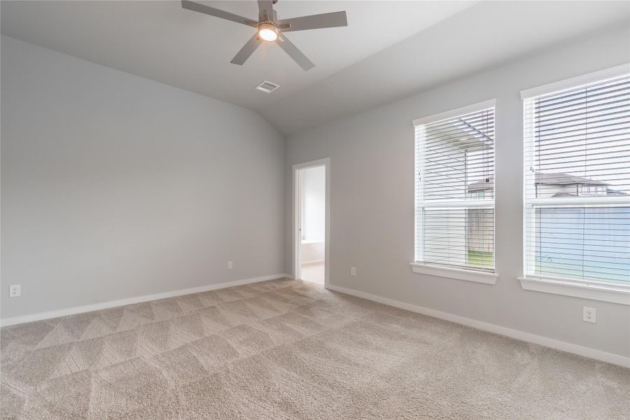 Spacious, unfurnished interior of a new home in Morton Creek Ranch, Katy (Image 17).