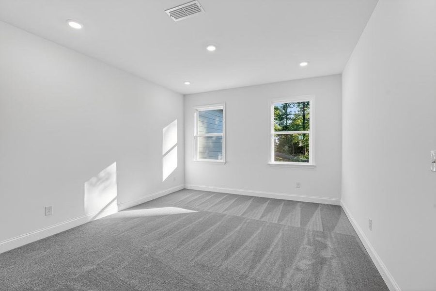 Spacious, unfurnished interior of a new home in Bailey Fence, Dacula (Image 30).