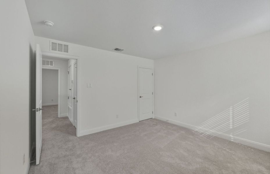 Spacious, unfurnished interior of a new home in Patterson Ranch, Georgetown (Image 32).