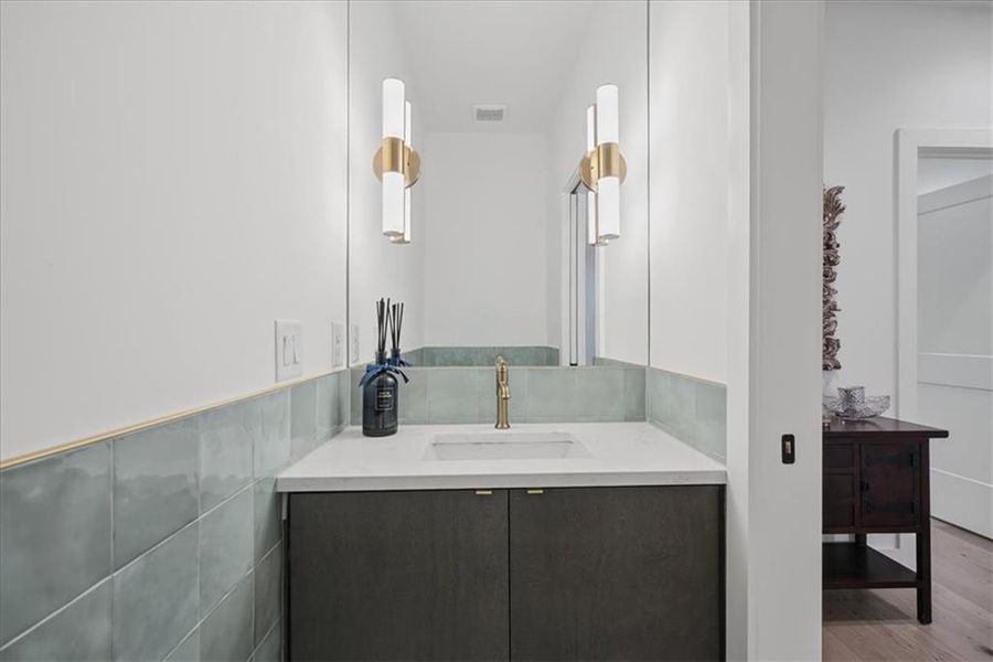 Furnished interior view inside a new home in , Atlanta (Image 33).