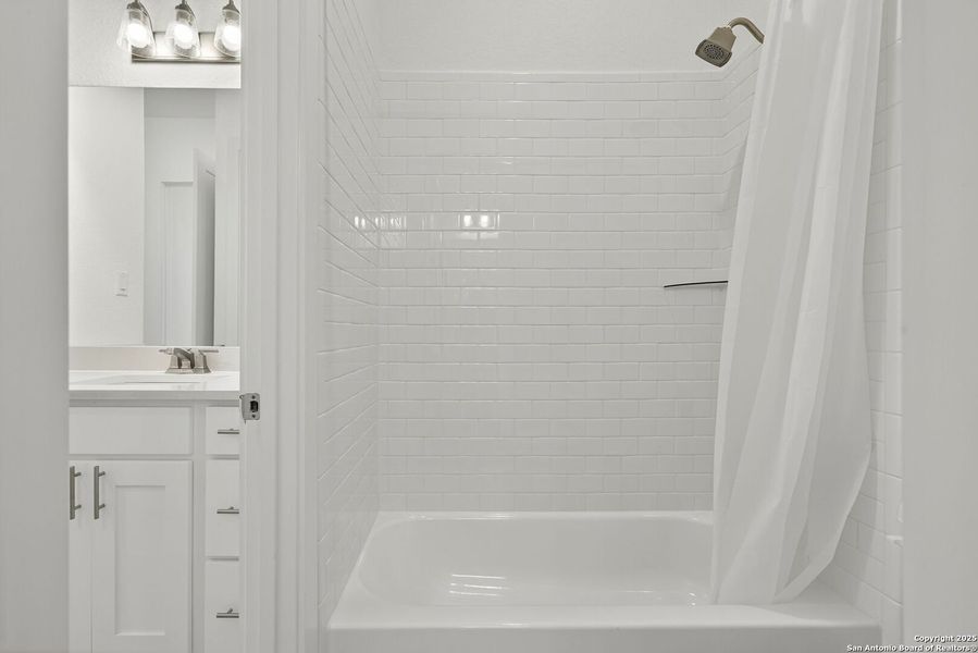 Close-up of interior finishes inside a home in Front Gate in Fair Oaks Ranch, Fair Oaks Ranch (Image 20). Close-up of interior finishes inside a home in Front Gate in Fair Oaks Ranch, Fair Oaks Ranch (Image 20).