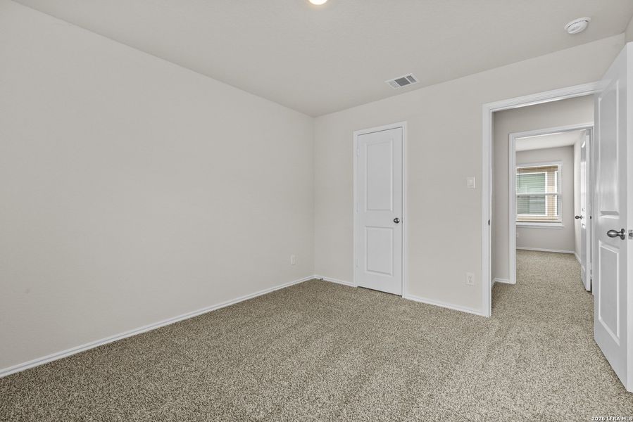 Spacious, unfurnished interior of a new home in Winding Creek, New Braunfels (Image 19).