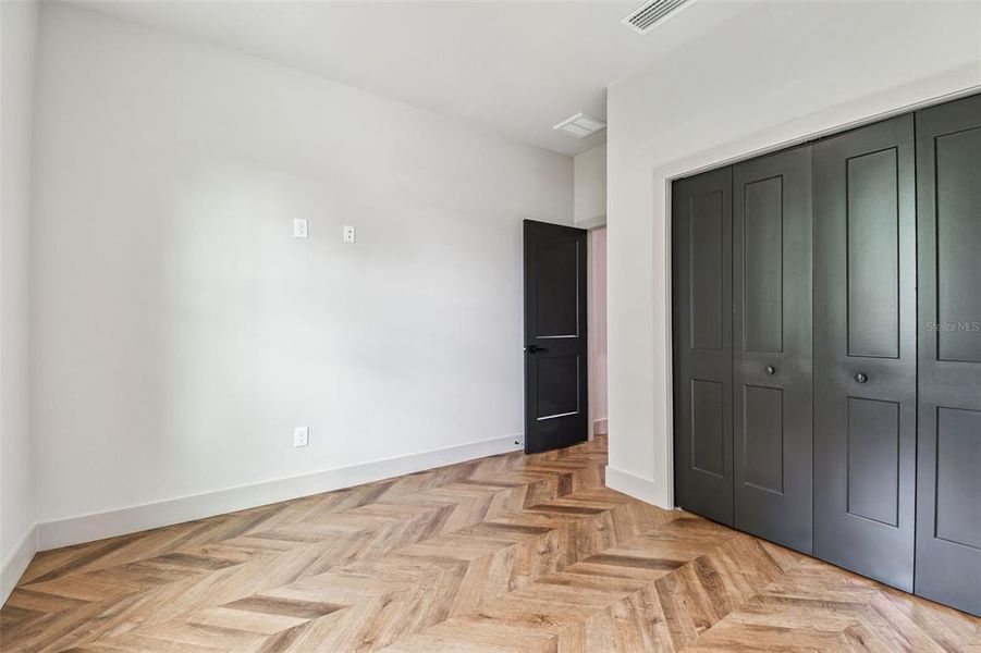 Spacious, unfurnished interior of a new home in , Tampa (Image 19).