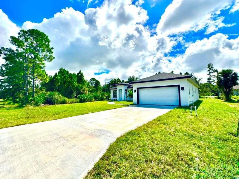 Exterior details and patio area of a home in , Palm Bay (Image 31).
