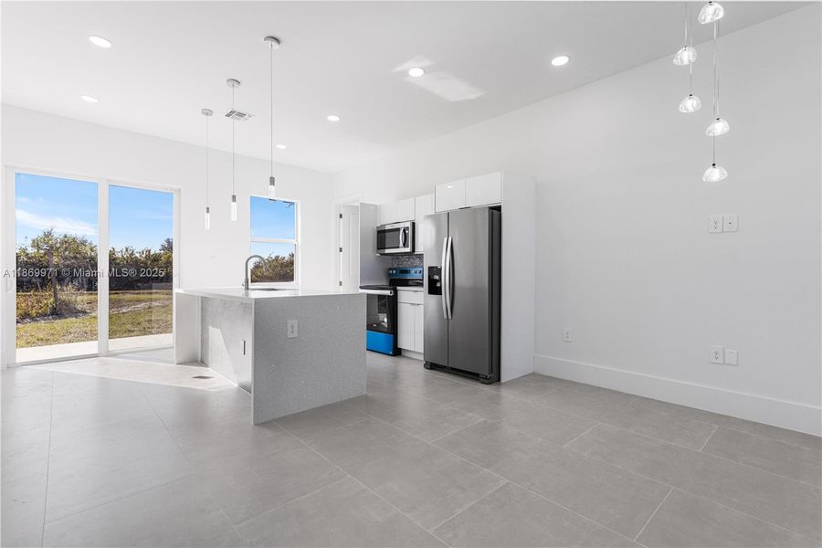 Spacious, unfurnished interior of a new home in , Lehigh Acres (Image 18).