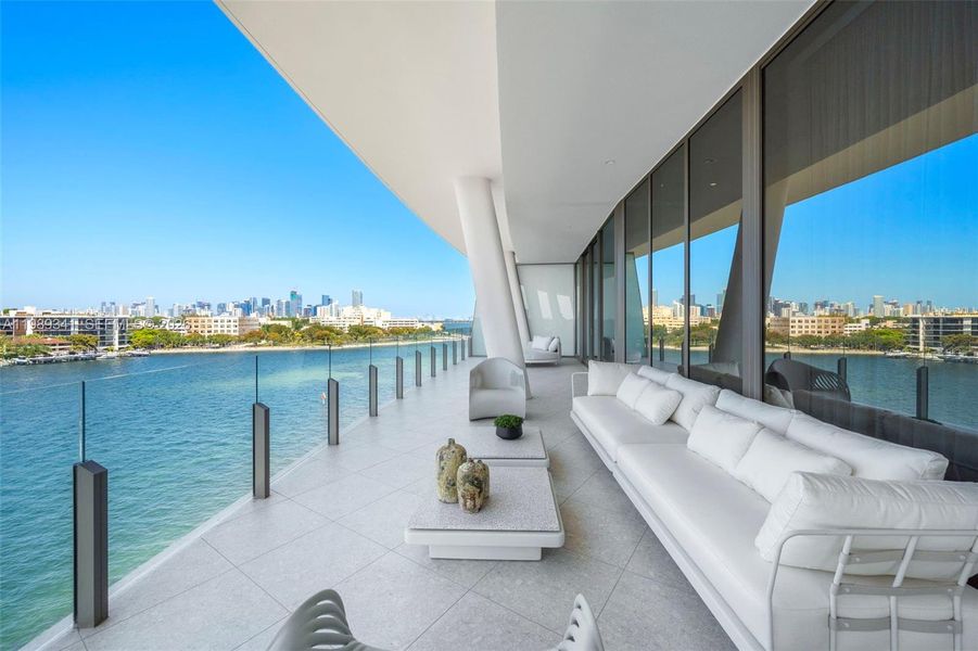 Condo located in Miami, FL showcasing its design and architecture (Image 4).
