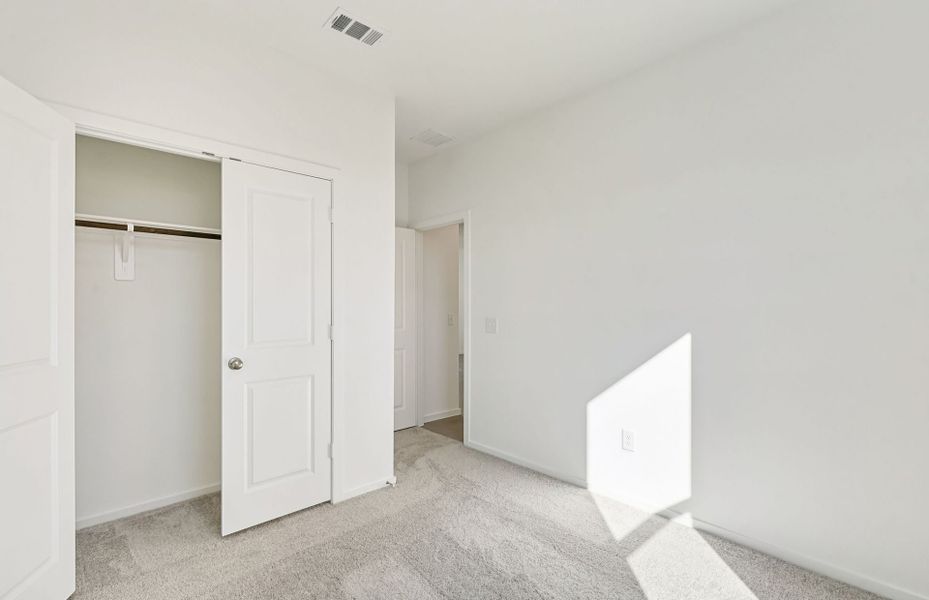 Spacious, unfurnished interior of a new home in Mavera, Conroe (Image 19).