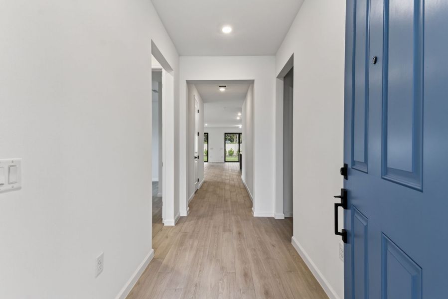 Spacious, unfurnished interior of a new home in Hendrix Reserve, Lake Worth (Image 37).