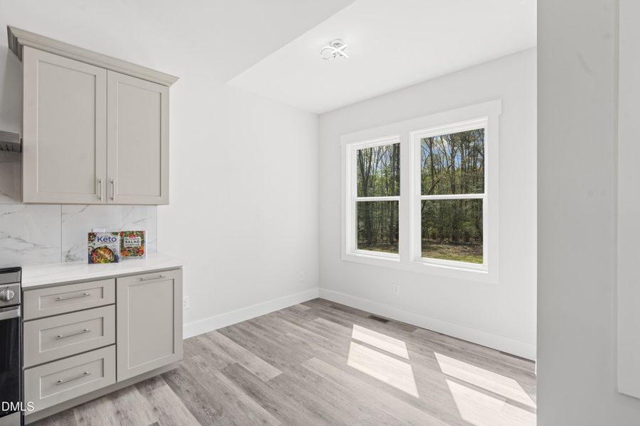 Extra dining area Extra dining area