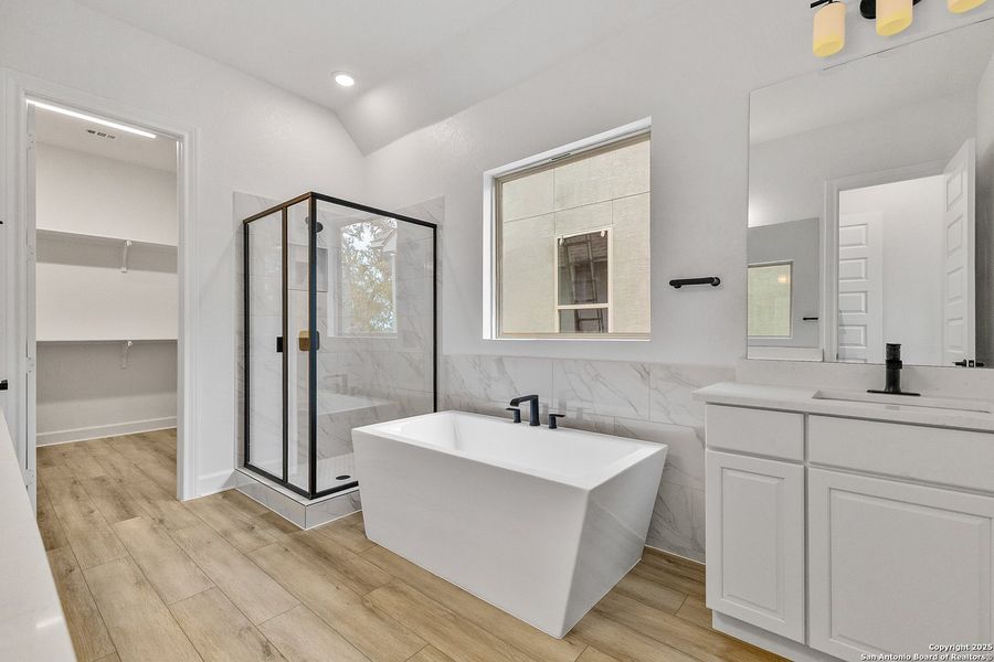 Furnished interior view inside a new home in Ventana, Bulverde (Image 14).