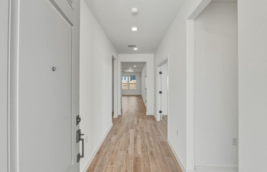 Spacious, unfurnished interior of a new home in Sun City Texas, Georgetown (Image 29).