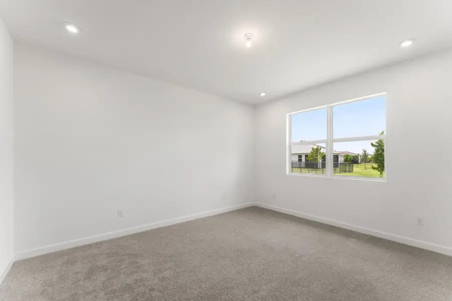 Spacious, unfurnished interior of a new home in Tradition, Port St. Lucie (Image 8).