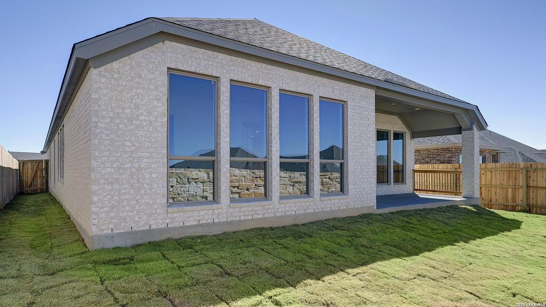 Exterior details and patio area of a home in Arcadia Ridge, San Antonio (Image 4). Exterior details and patio area of a home in Arcadia Ridge, San Antonio (Image 4).