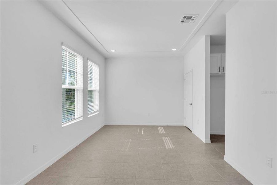 Spacious, unfurnished interior of a new home in The Residences at Emerson Park, Apopka (Image 11).