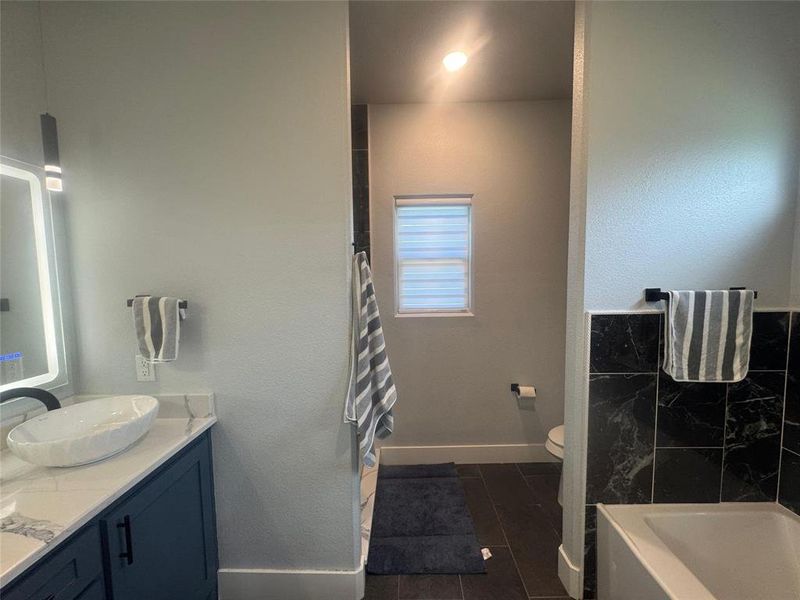 Furnished interior view inside a new home in , Alvarado (Image 30).