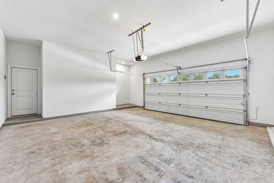 Spacious, unfurnished interior of a new home in Persimmon, Buda (Image 33). Spacious, unfurnished interior of a new home in Persimmon, Buda (Image 33).