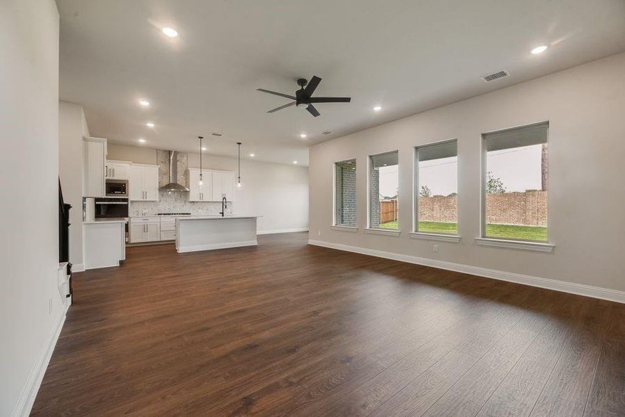 Spacious, unfurnished interior of a new home in Villages of Creekwood, Frisco (Image 25). Spacious, unfurnished interior of a new home in Villages of Creekwood, Frisco (Image 25).