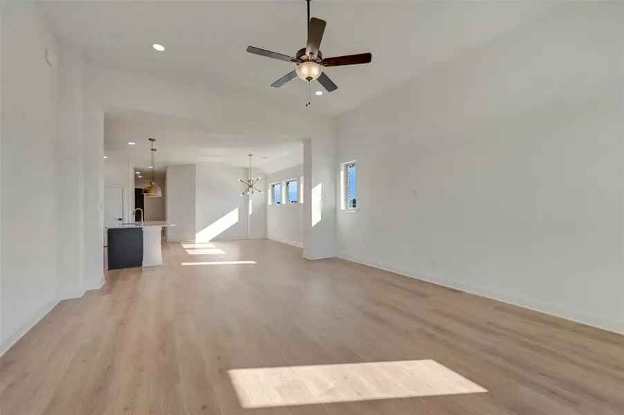 Spacious, unfurnished interior of a new home in Creekshaw – Classic, Royse City (Image 29).