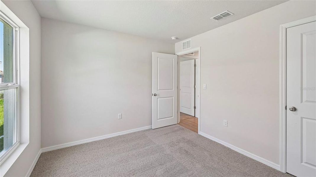Spacious, unfurnished interior of a new home in Oakfield Lakes, Palmetto (Image 25).