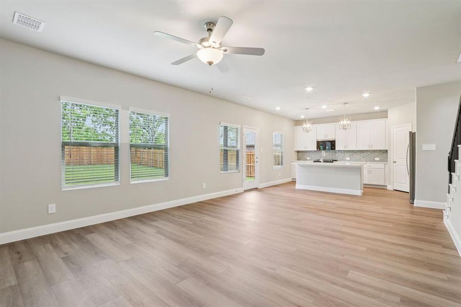 Spacious, unfurnished interior of a new home in Westmoor, Sherman (Image 20).