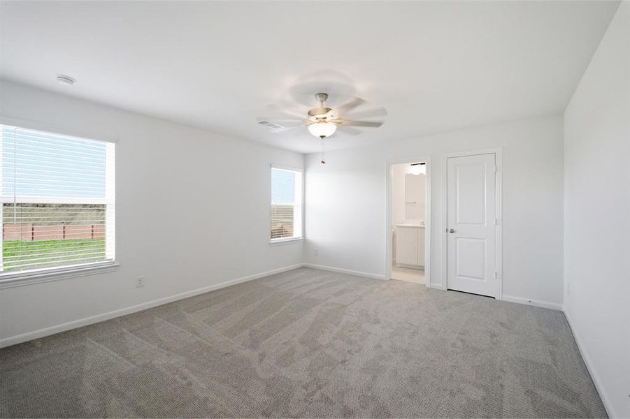 Spacious, unfurnished interior of a new home in Saddlebrook Estates, Waxahachie (Image 26). Spacious, unfurnished interior of a new home in Saddlebrook Estates, Waxahachie (Image 26).