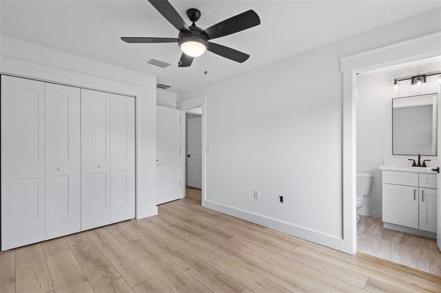 Spacious, unfurnished interior of a new home in , Jasper (Image 20).