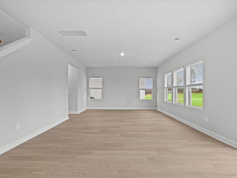 Spacious, unfurnished interior of a new home in Brayfield Manor - Signature Collection, Wellford (Image 13).