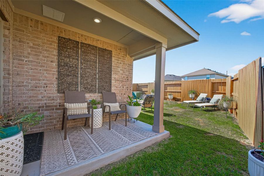 Exterior details and patio area of a home in Sunterra, Katy (Image 21).