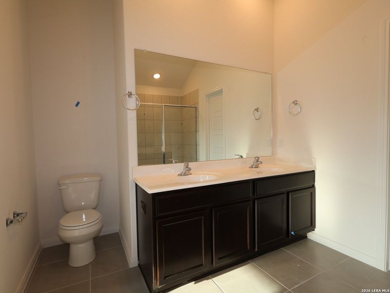 Furnished interior view inside a new home in Agave, San Antonio (Image 7).