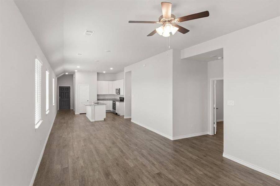 Spacious, unfurnished interior of a new home in Retreat at Fossil Creek, Fort Worth (Image 7). Spacious, unfurnished interior of a new home in Retreat at Fossil Creek, Fort Worth (Image 7).