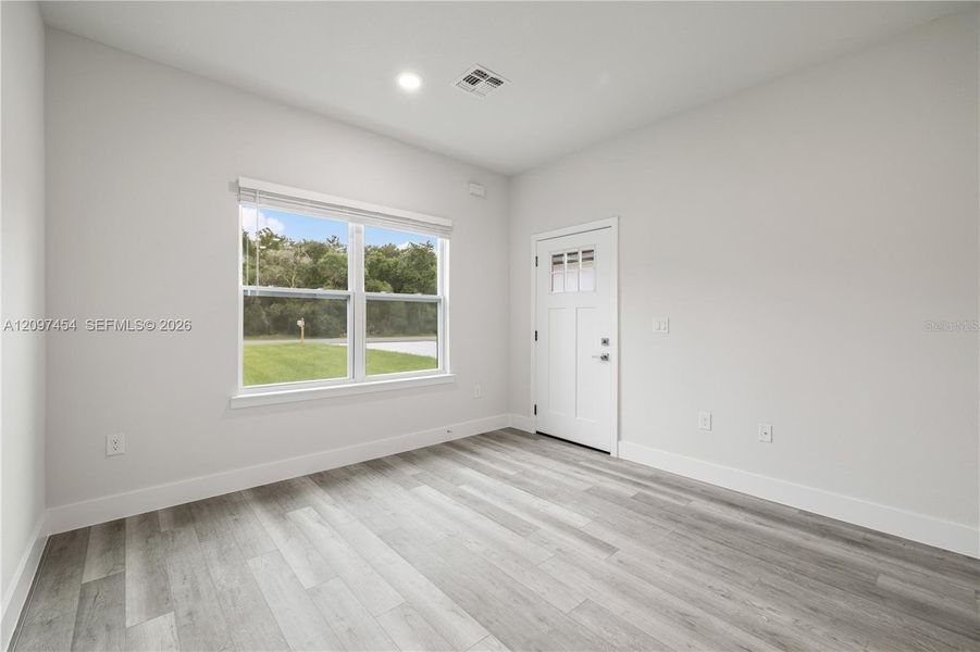 Spacious, unfurnished interior of a new home in , Ocala (Image 23).