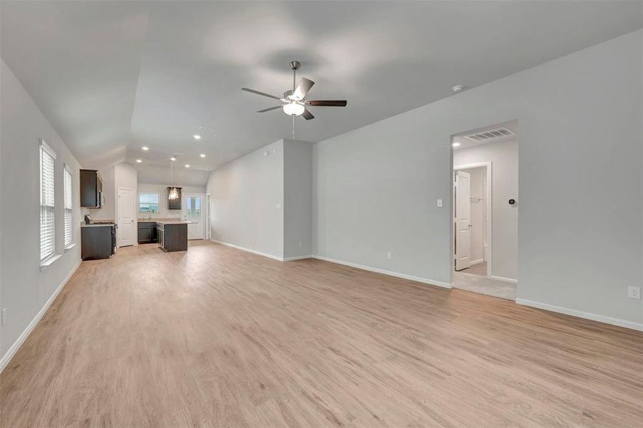 Spacious, unfurnished interior of a new home in Lane Ranch, Sanger (Image 32).