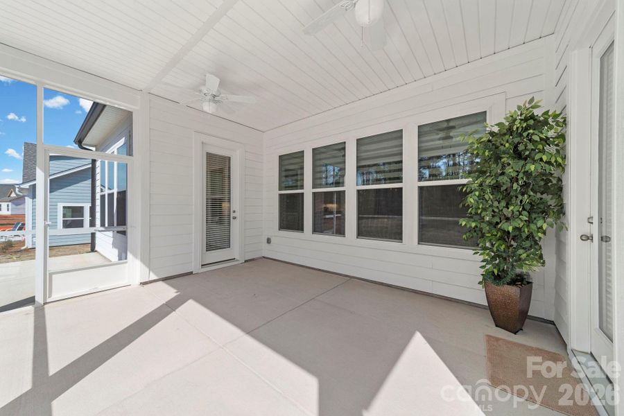 Spacious Extended, Covered, Screened Porch